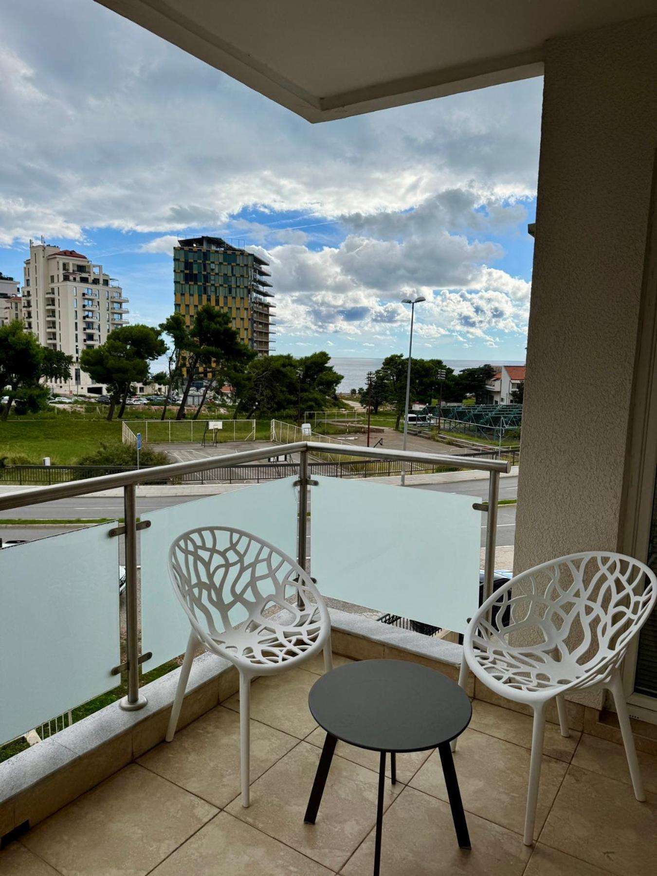 Apartment Seaside In Becici
